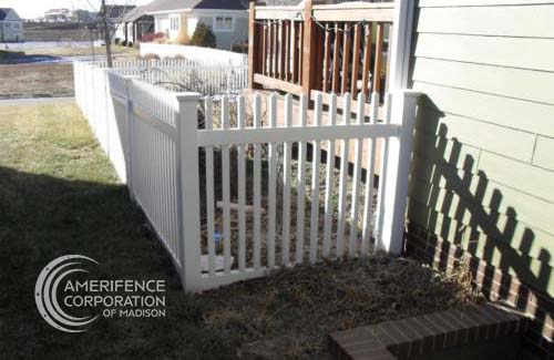Madison Fence Contractor overscalloped arched picket plank vinyl wood cedar western red cedar alternating board on board cap red cedar white khaki chestnut sandstone tan UVB sun solid french scalloped Madison Fence Company