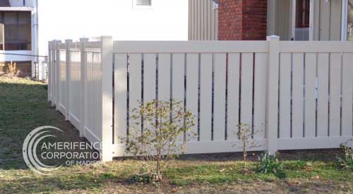Fence Company Madison, WI privacy semi-privacy board on board shadow box alternating picket staggered vinyl wood PlyGem Bufftech Enduris Barrett Bufftech white Khaki chestnut brown sandstone tan back yard backyard perimeter security visibility Fence Contractor Madison, WI