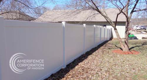 Madison Fence Company board on board shadow box picket alternating staggered wood vinyl bufftech enduris plygem bufftech barrett home depot lowes menards tan sandstone white sandstone kahki cracking chipping splitting UVB residential backyard perimeter security visibility solid Madison Fence Contractor